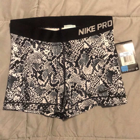 nike pro women's 3 training shorts